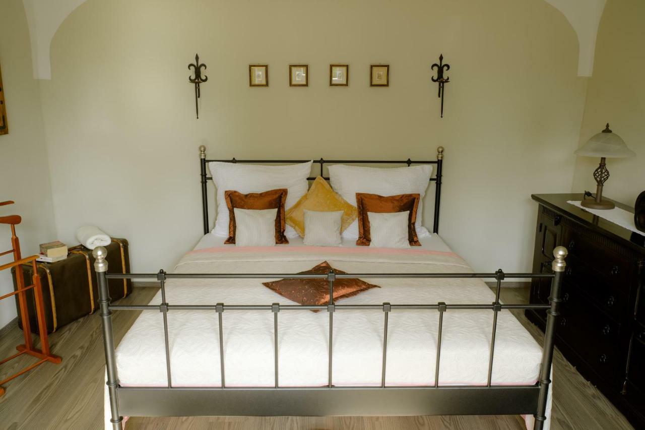 Herrenhaus Kunzwerda Bei Torgau - Aparthotel, Boardinghouse, Wohnen Auf Zeit מראה חיצוני תמונה