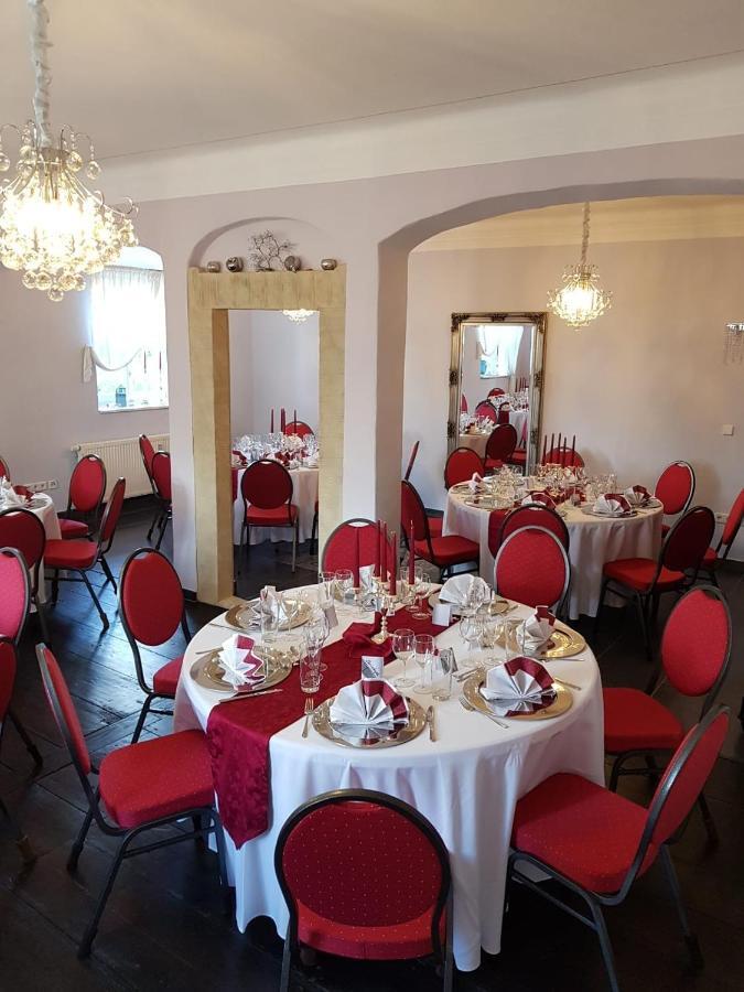 Herrenhaus Kunzwerda Bei Torgau - Aparthotel, Boardinghouse, Wohnen Auf Zeit מראה חיצוני תמונה